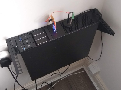 Vertically mounted 2U server